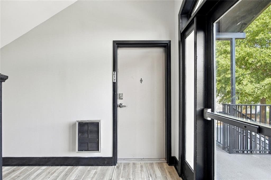 1 bedroom, 1 bathroom, 750 sq ft condominium for sale at 502 Pryor Street 217, Atlanta, GA 30312 — photo 3