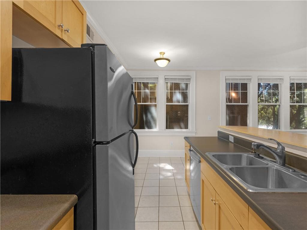 1 bedroom, 1 bathroom, 740 sq ft condominium for sale at 741 Frederica Street 1, Atlanta, GA 30306 — photo 2