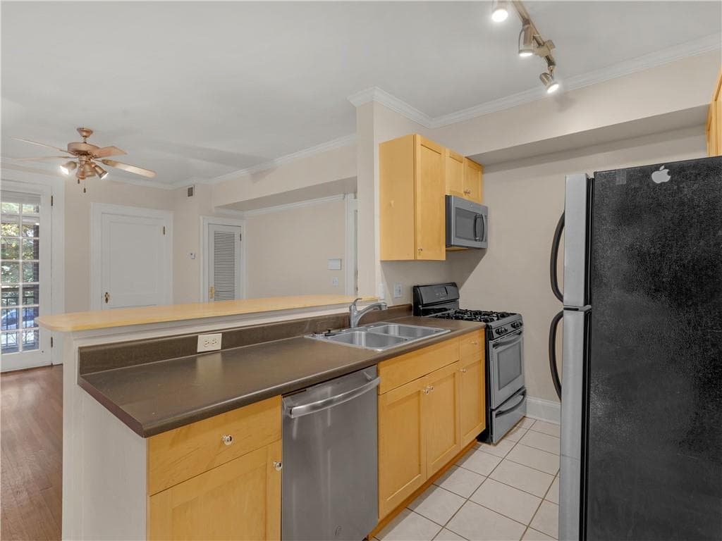 1 bedroom, 1 bathroom, 740 sq ft condominium for sale at 741 Frederica Street 1, Atlanta, GA 30306 — photo 3