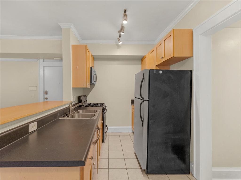 1 bedroom, 1 bathroom, 740 sq ft condominium for sale at 741 Frederica Street 1, Atlanta, GA 30306 — photo 4