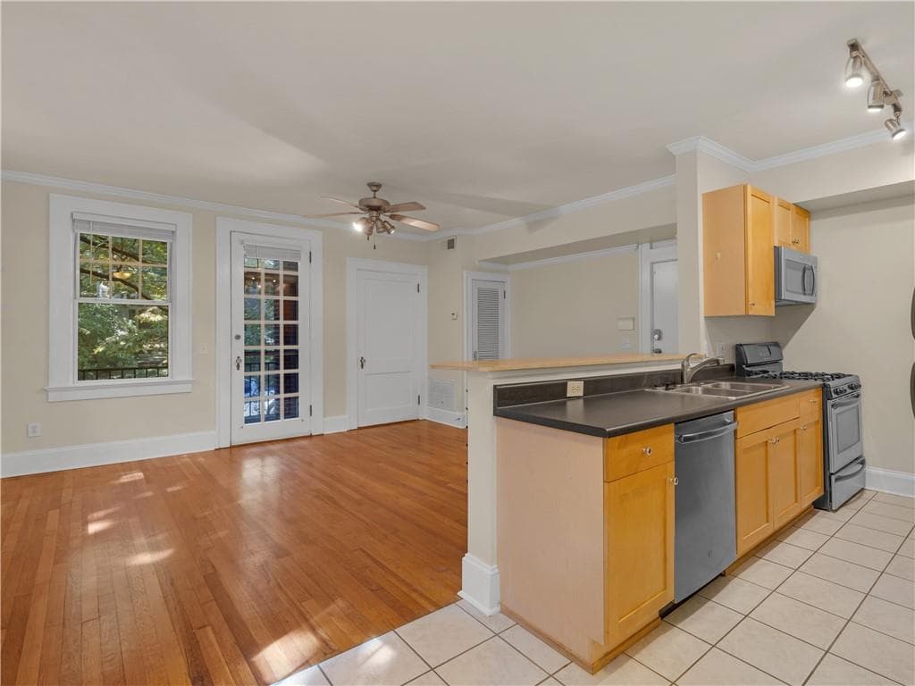 1 bedroom, 1 bathroom, 740 sq ft condominium for sale at 741 Frederica Street 1, Atlanta, GA 30306 — photo 5
