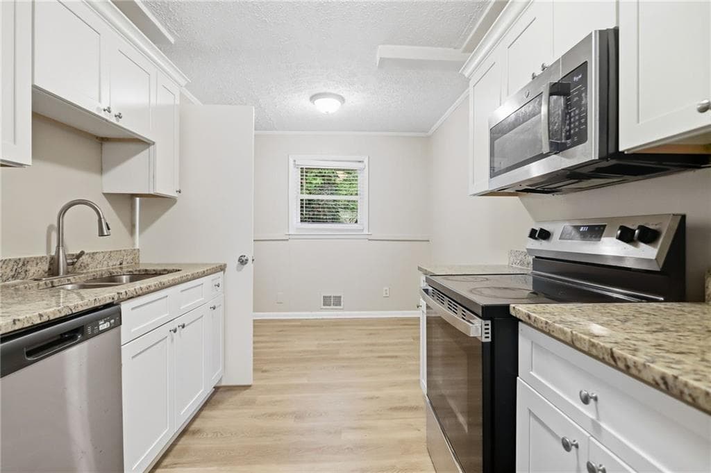 4 bedroom, 2 bathroom, 1,478 sq ft single family residence for sale at 2434 Shamrock Drive, Decatur, GA 30032 — photo 8