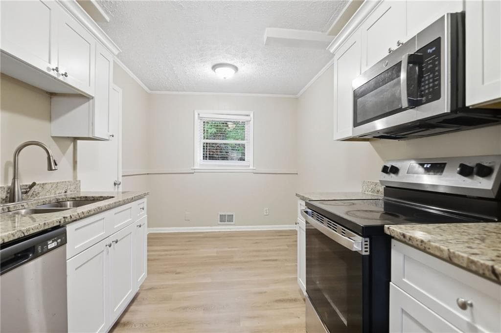4 bedroom, 2 bathroom, 1,478 sq ft single family residence for sale at 2434 Shamrock Drive, Decatur, GA 30032 — photo 10