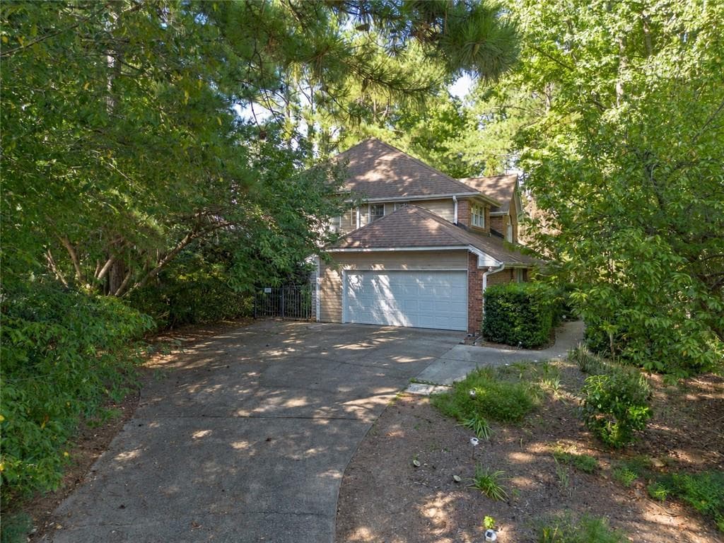 5 bedroom, 4 bathroom, 4,804 sq ft single family residence for sale at 5030 Forest Run Trace, Johns Creek, GA 30022 — photo 2
