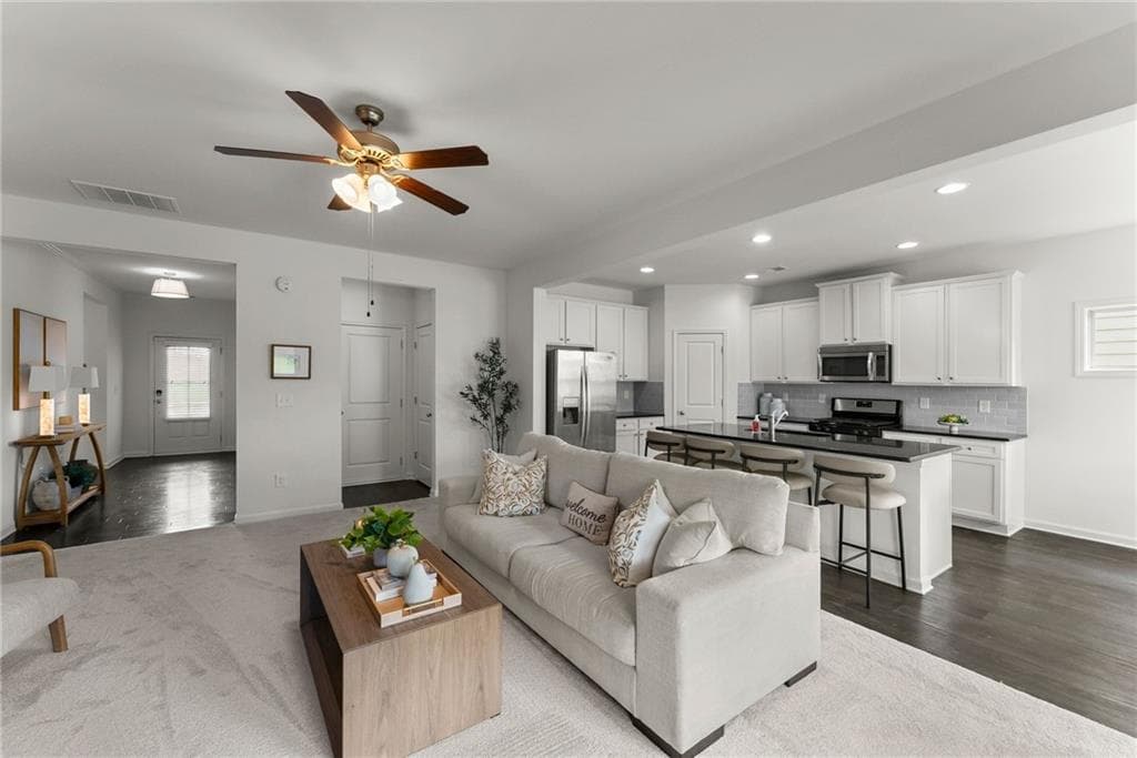 3 bedroom, 2 bathroom, 1,913 sq ft single family residence for sale at 4511 Country Manor Walk, Gainesville, GA 30504 — photo 2