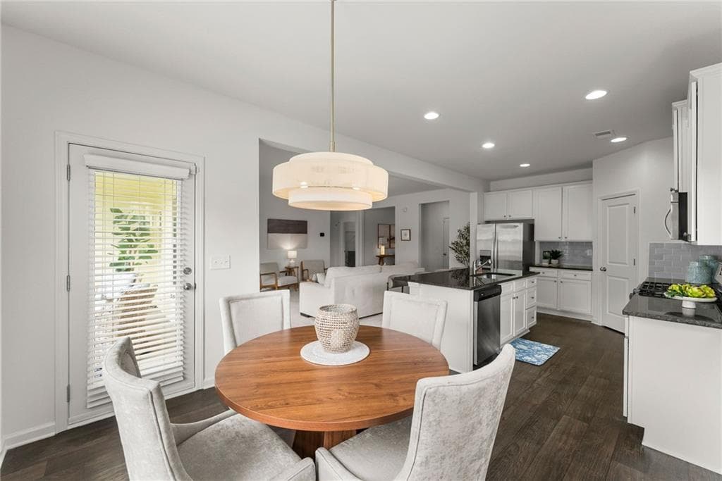 3 bedroom, 2 bathroom, 1,913 sq ft single family residence for sale at 4511 Country Manor Walk, Gainesville, GA 30504 — photo 4