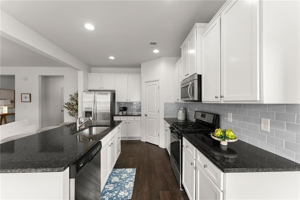 3 bedroom, 2 bathroom, 1,913 sq ft single family residence for sale at 4511 Country Manor Walk, Gainesville, GA 30504 — photo 5