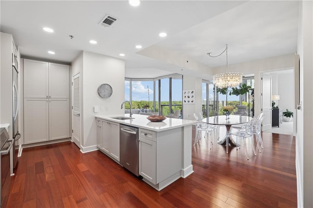 2 bedroom, 3 bathroom, 1,680 sq ft condominium for sale at 2795 Peachtree Road 1001, Atlanta, GA 30305
