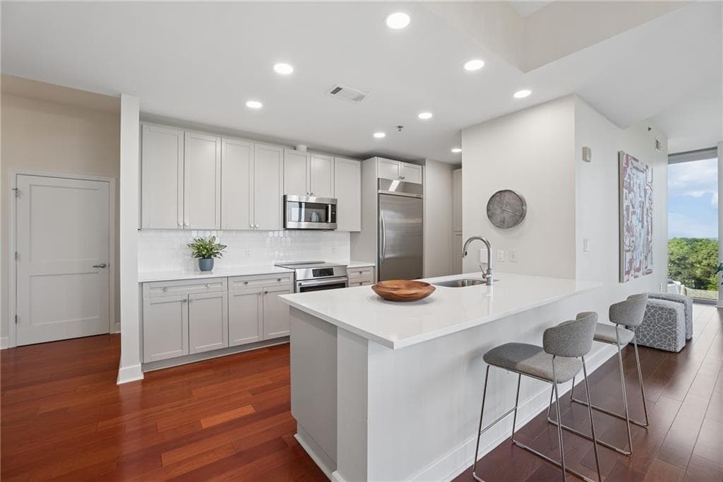2 bedroom, 3 bathroom, 1,680 sq ft condominium for sale at 2795 Peachtree Road 1001, Atlanta, GA 30305 — photo 4
