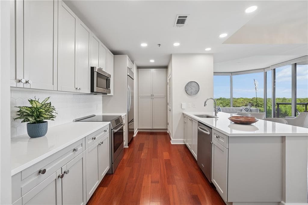 2 bedroom, 3 bathroom, 1,680 sq ft condominium for sale at 2795 Peachtree Road 1001, Atlanta, GA 30305 — photo 5