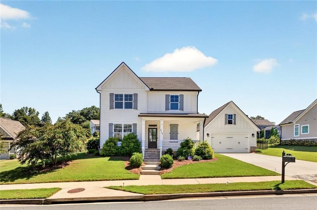 3 bedroom, 3 bathroom, 2,216 sq ft single family residence for sale at 939 Clubside Drive, Monroe, GA 30655