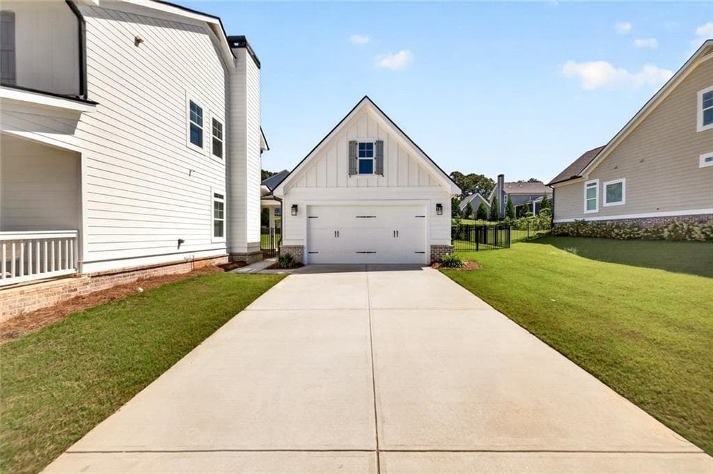 3 bedroom, 3 bathroom, 2,216 sq ft single family residence for sale at 939 Clubside Drive, Monroe, GA 30655 — photo 2