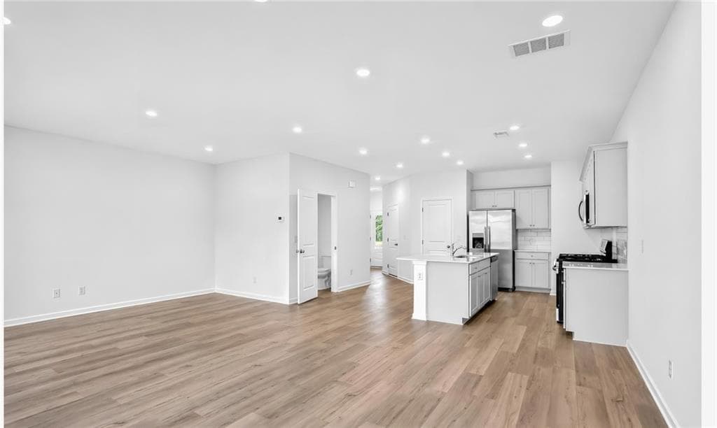 3 bedroom, 3 bathroom, 1,831 sq ft townhouse under contract at 3041 Humdala Place 137, Buford, GA 30519 — photo 5