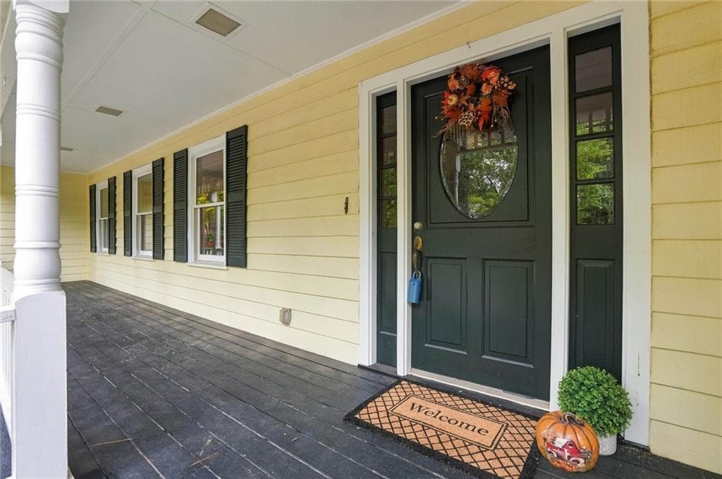 4 bedroom, 3 bathroom, 3,040 sq ft single family residence for sale at 2955 Ascot Lane, Roswell, GA 30076 — photo 6