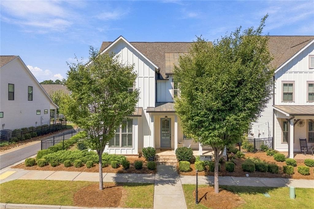 4 bedroom, 4 bathroom, 2,805 sq ft single family residence for sale at 1043 Harvest Park Lane, Suwanee, GA 30024 — photo 2