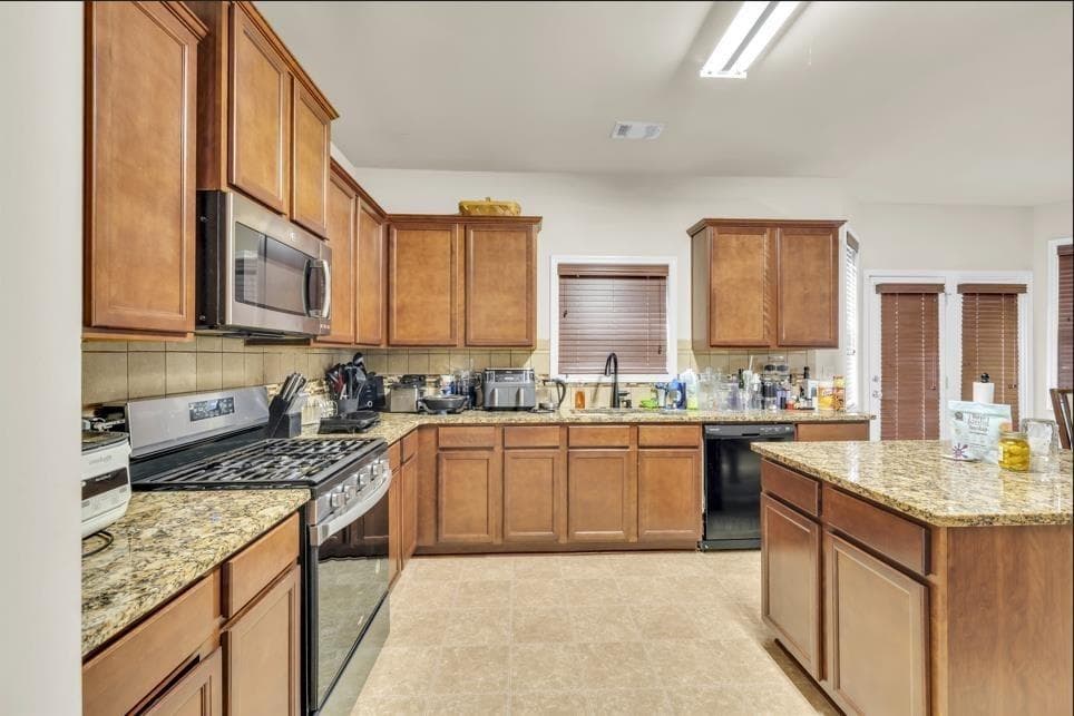 4 bedroom, 3 bathroom, 3,042 sq ft single family residence for sale at 7736 Old Thyme Road, Union City, GA 30291 — photo 2
