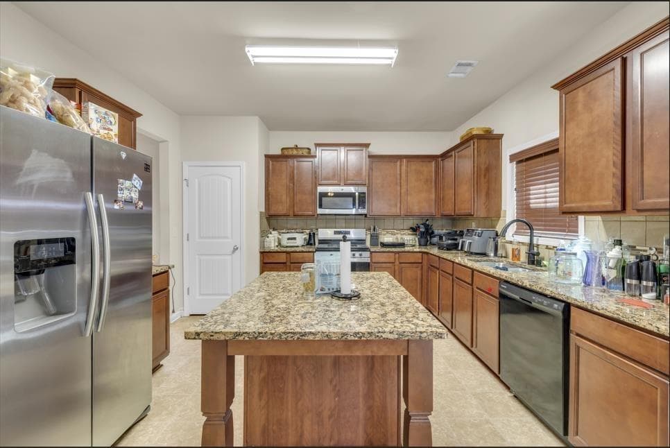 4 bedroom, 3 bathroom, 3,042 sq ft single family residence for sale at 7736 Old Thyme Road, Union City, GA 30291 — photo 3