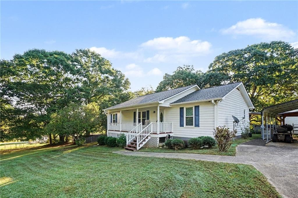 2 bedroom, 2 bathroom, 1,377 sq ft single family residence under contract at 1204 Ridgecrest Drive, Winder, GA 30680 — photo 6
