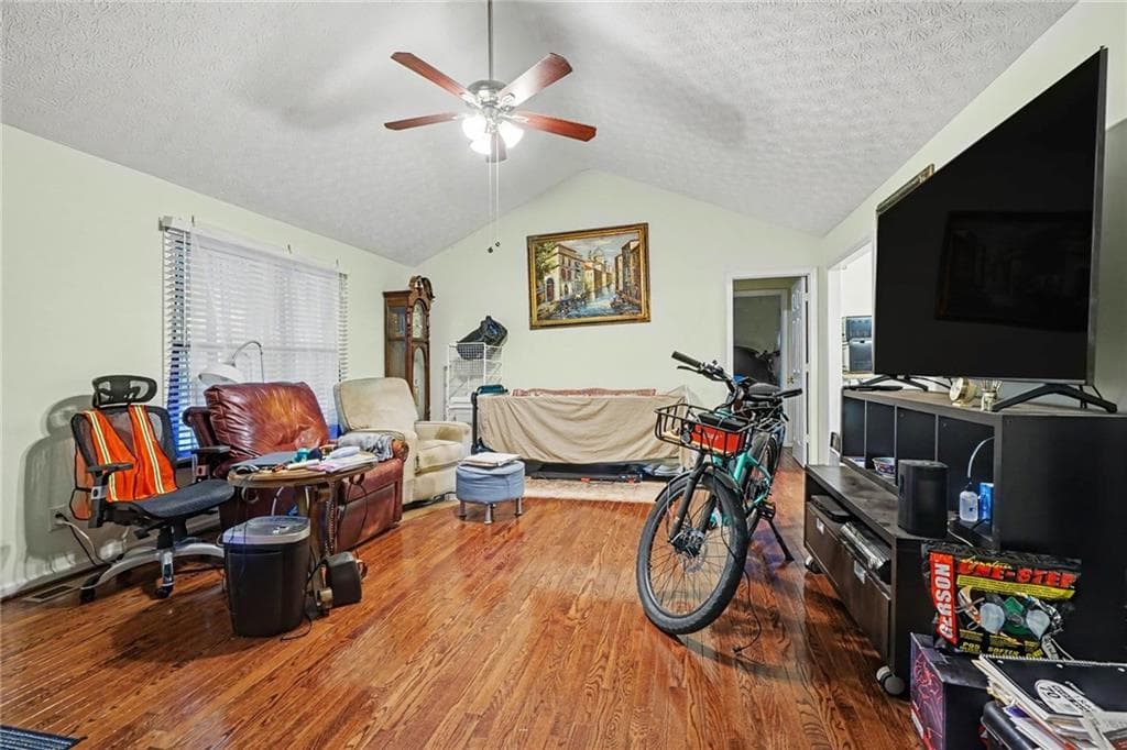 2 bedroom, 2 bathroom, 1,377 sq ft single family residence under contract at 1204 Ridgecrest Drive, Winder, GA 30680 — photo 8