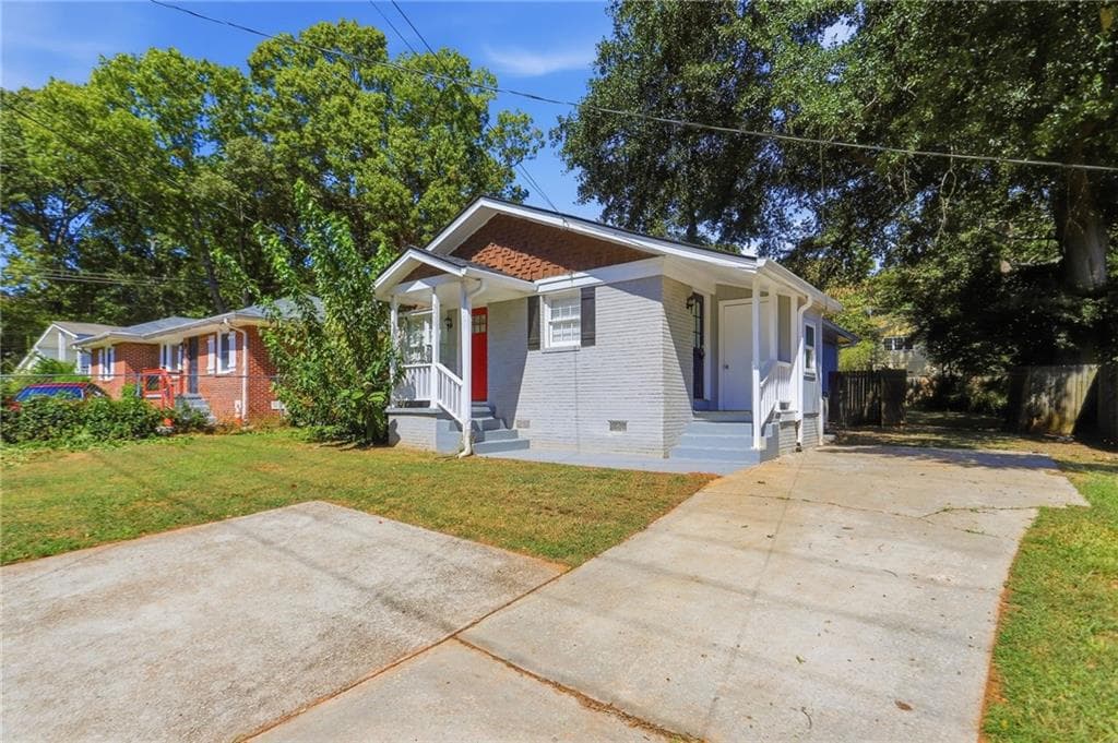 3 bedroom, 2 bathroom, 1,123 sq ft single family residence for sale at 3450 Glenwood Road, Decatur, GA 30032 — photo 3