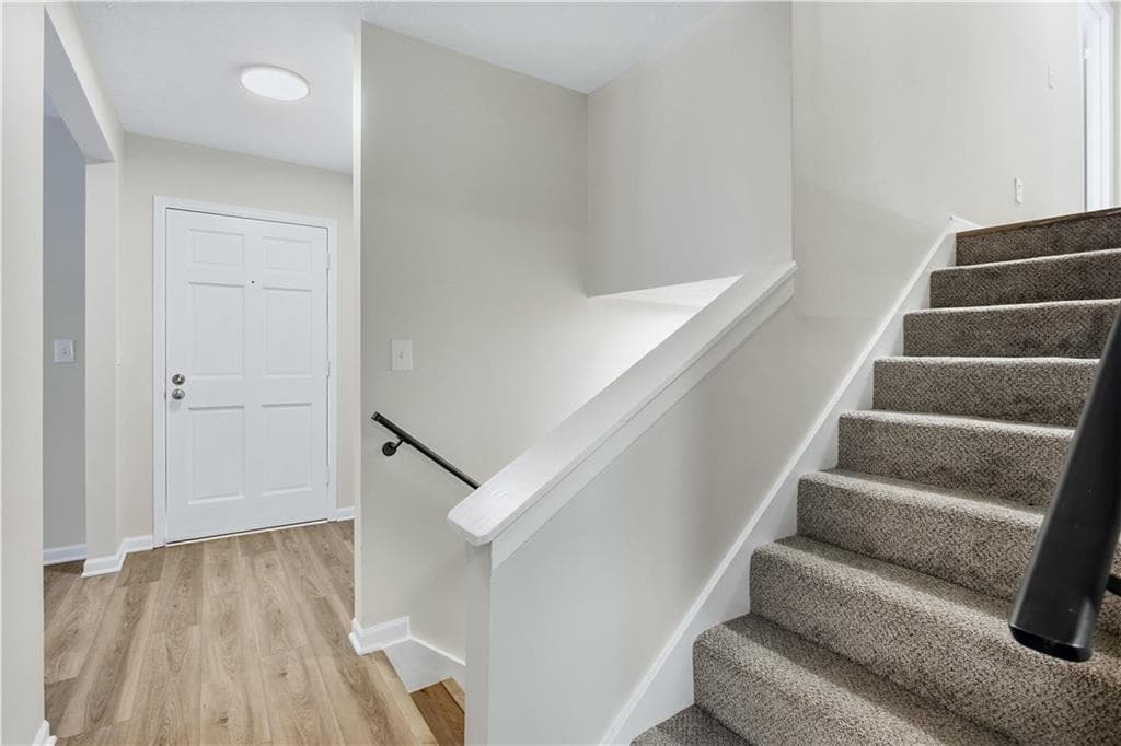 3 bedroom, 3 bathroom, 1,706 sq ft single family residence for sale at 3910 Dalhouise Lane, Decatur, GA 30034 — photo 4