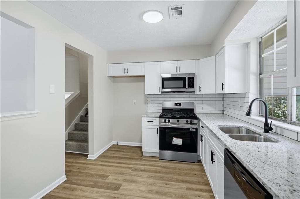 3 bedroom, 3 bathroom, 1,706 sq ft single family residence for sale at 3910 Dalhouise Lane, Decatur, GA 30034 — photo 9
