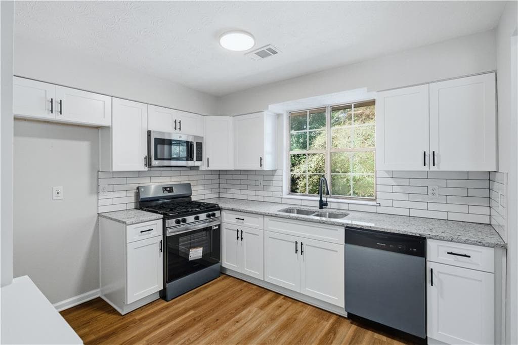3 bedroom, 3 bathroom, 1,706 sq ft single family residence for sale at 3910 Dalhouise Lane, Decatur, GA 30034 — photo 10