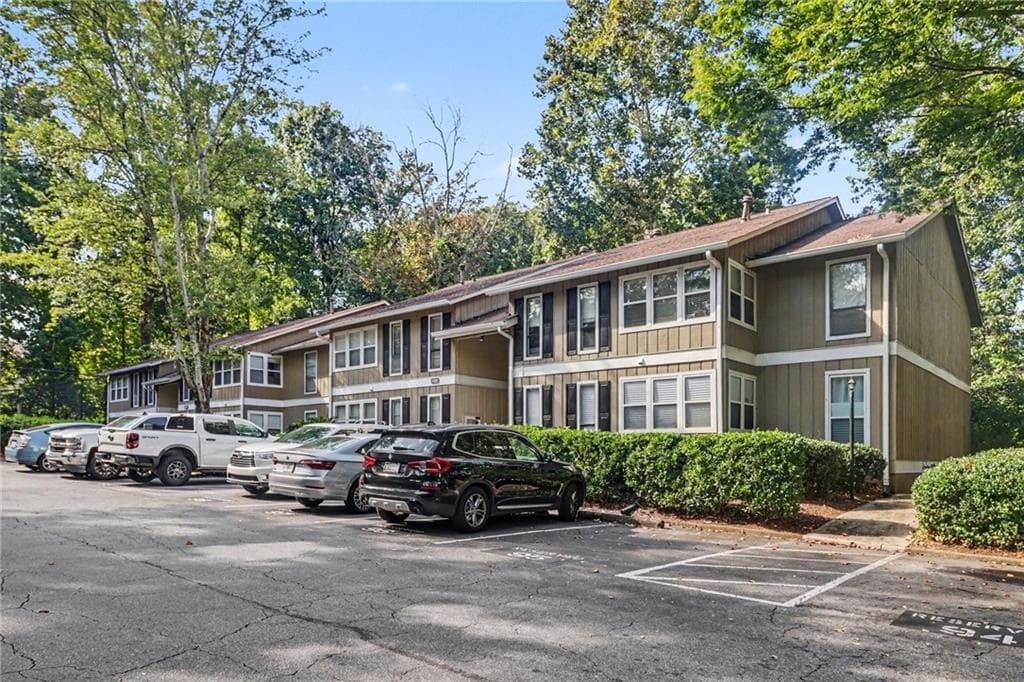 1 bedroom, 1 bathroom, 748 sq ft condominium for sale at 5157 Roswell Road 8, Sandy Springs, GA 30342