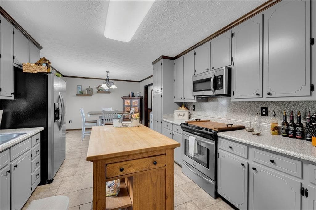 3 bedroom, 2 bathroom, 2,666 sq ft single family residence for sale at 532 Bill Watkins Road, Hoschton, GA 30548 — photo 4