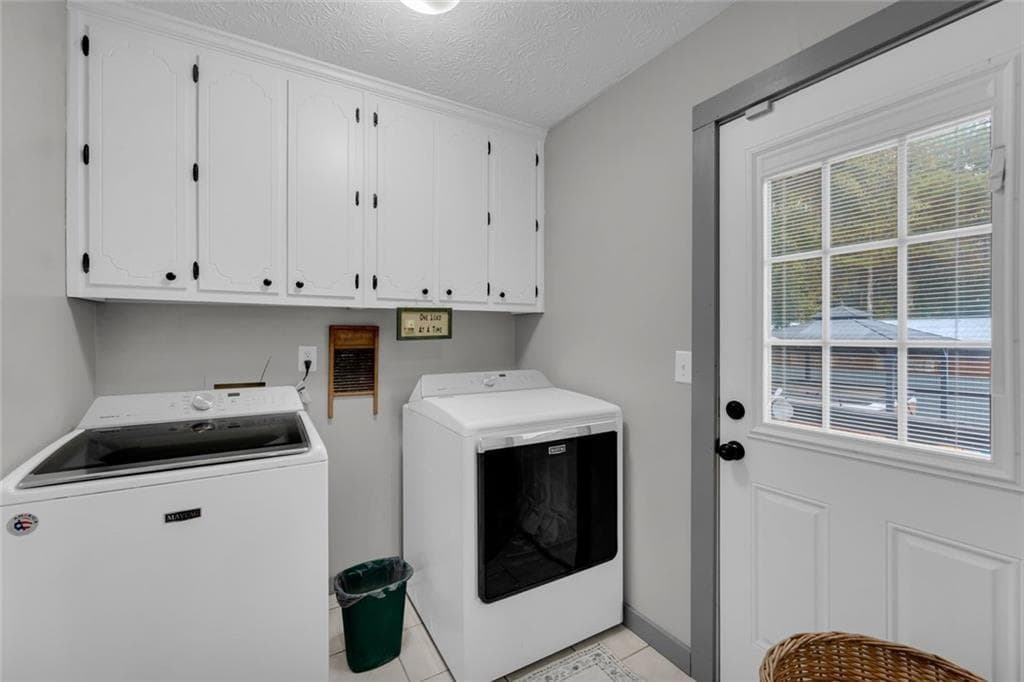 3 bedroom, 2 bathroom, 2,666 sq ft single family residence for sale at 532 Bill Watkins Road, Hoschton, GA 30548 — photo 8