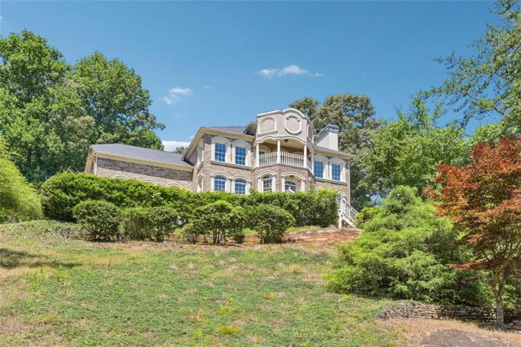 5 bedroom, 4 bathroom, 4,800 sq ft single family residence for sale at 3230 Sweetwater Drive, Cumming, GA 30041