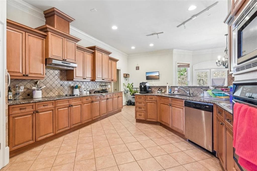5 bedroom, 4 bathroom, 4,800 sq ft single family residence for sale at 3230 Sweetwater Drive, Cumming, GA 30041 — photo 7