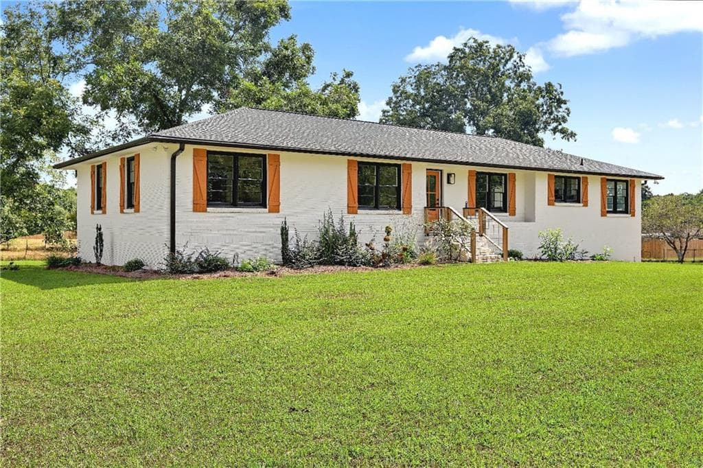 3 bedroom, 2 bathroom, 1,970 sq ft single family residence for sale at 3241 Broadnax Mill Road, Loganville, GA 30052