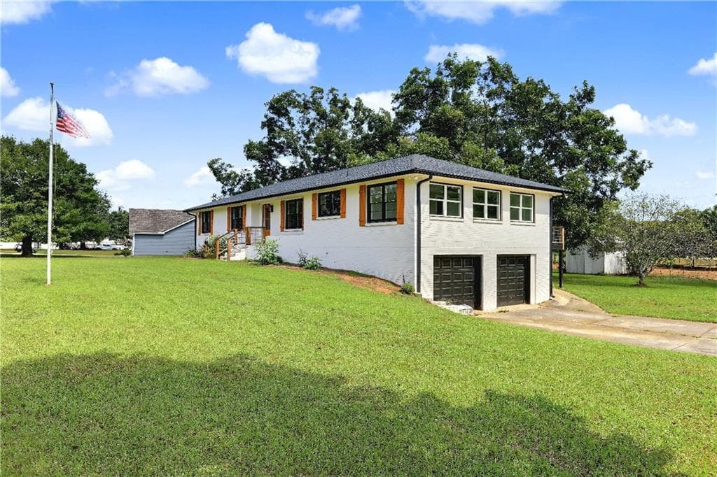 3 bedroom, 2 bathroom, 1,970 sq ft single family residence for sale at 3241 Broadnax Mill Road, Loganville, GA 30052 — photo 3