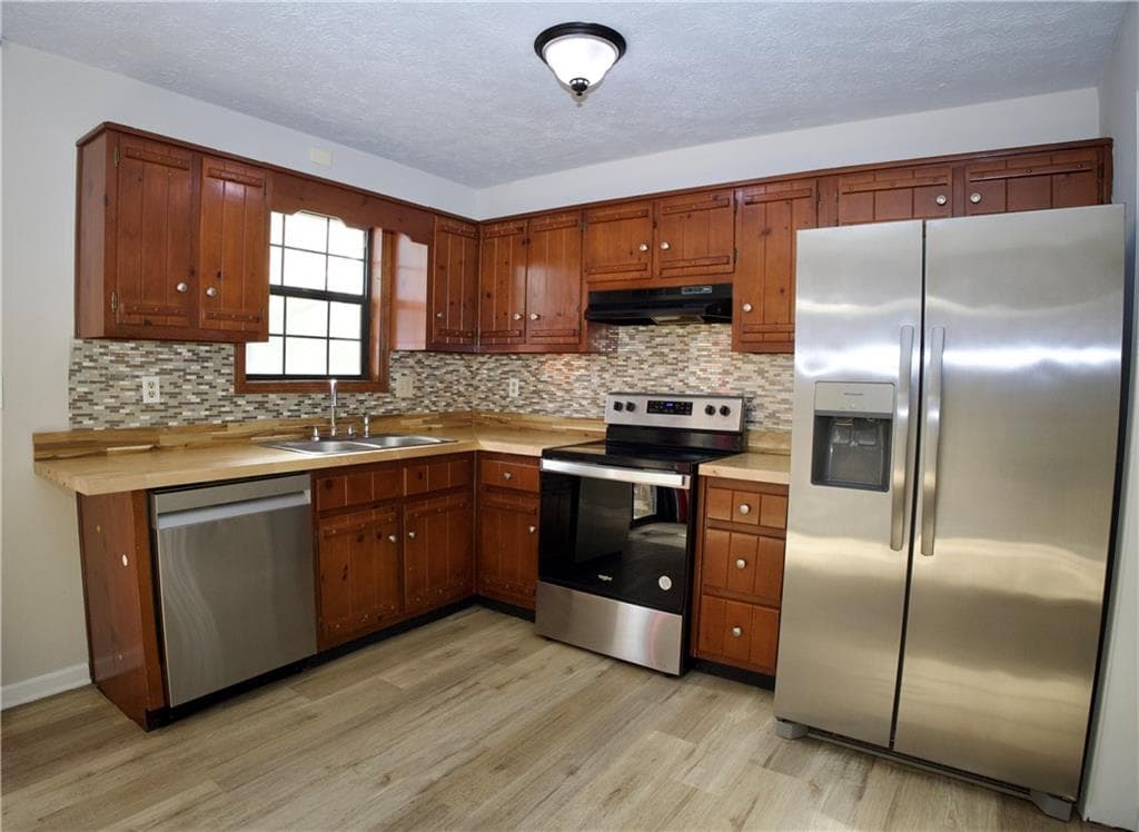 3 bedroom, 3 bathroom, 2,404 sq ft single family residence under contract at 2955 Flowers Drive, Douglasville, GA 30135 — photo 6