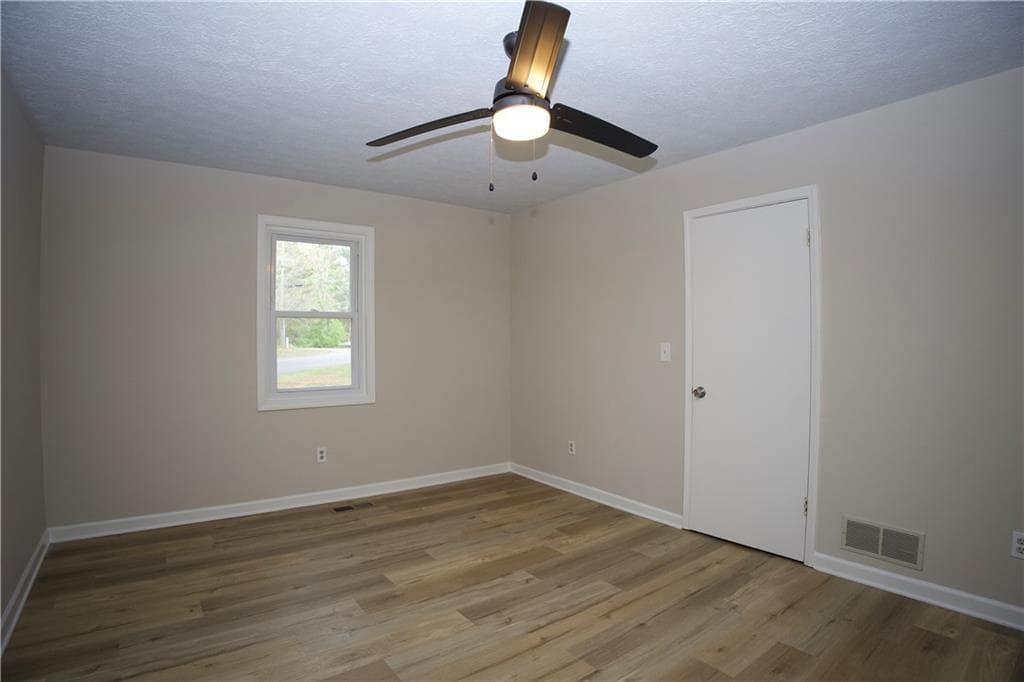 3 bedroom, 3 bathroom, 2,404 sq ft single family residence under contract at 2955 Flowers Drive, Douglasville, GA 30135 — photo 9
