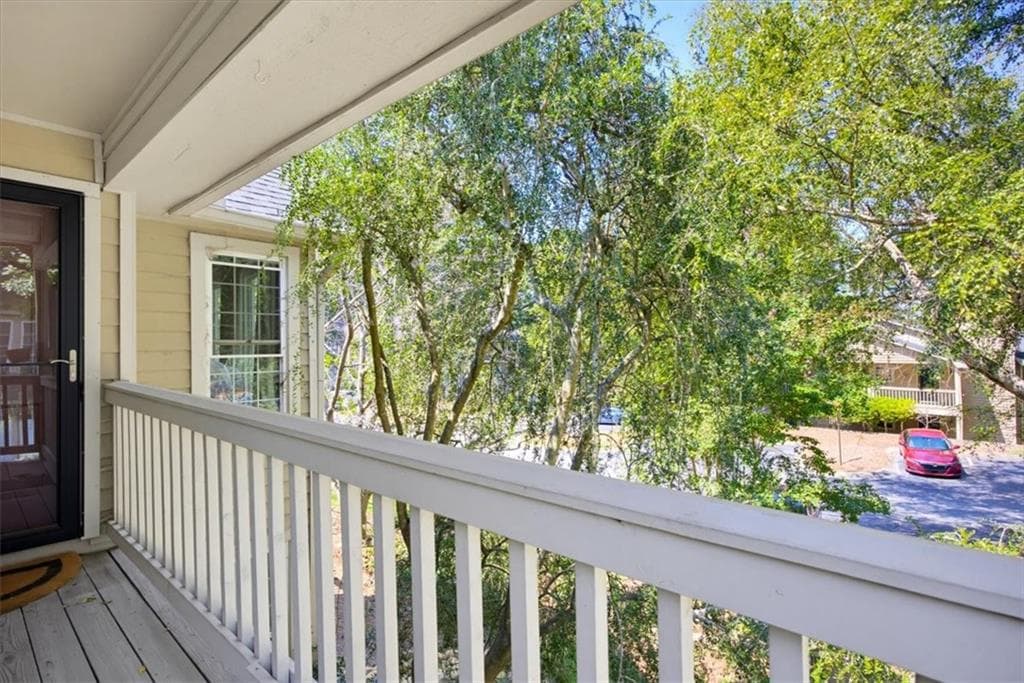 2 bedroom, 2 bathroom, 1,150 sq ft condominium for sale at 704 Country Park Drive, Smyrna, GA 30080 — photo 3