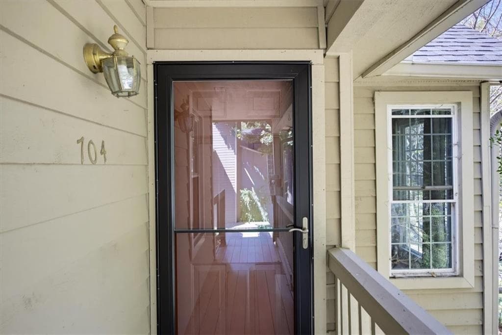 2 bedroom, 2 bathroom, 1,150 sq ft condominium for sale at 704 Country Park Drive, Smyrna, GA 30080 — photo 4