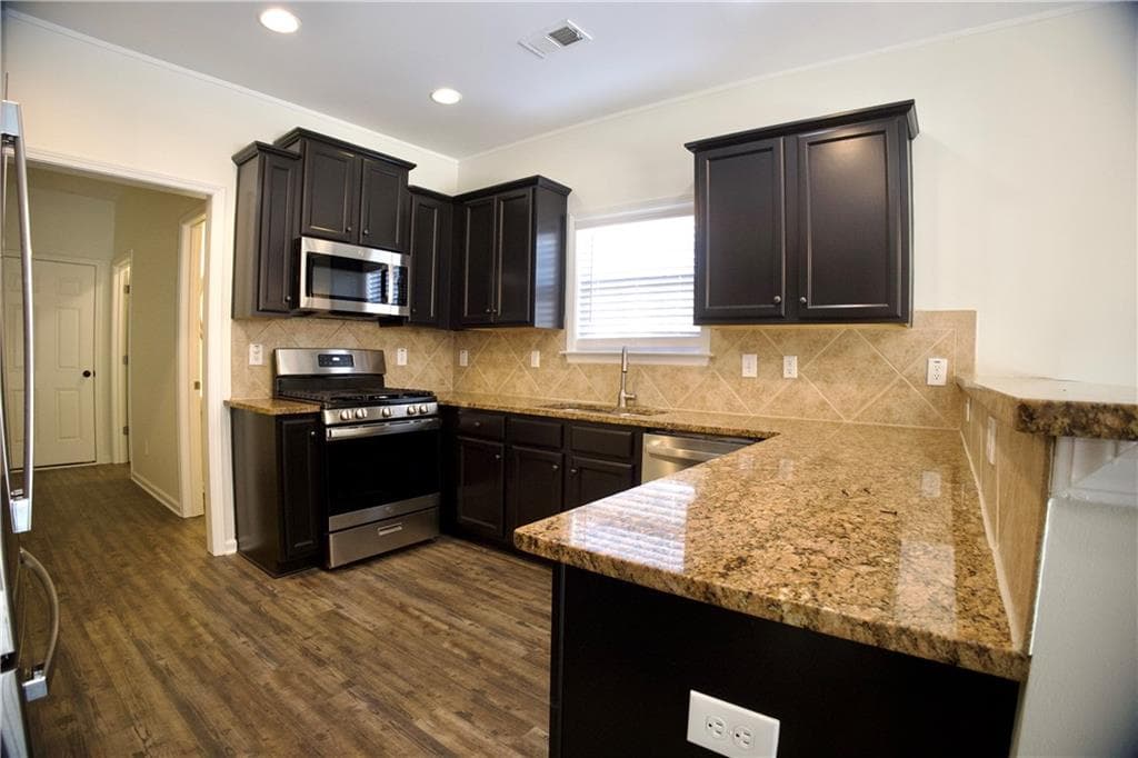 3 bedroom, 3 bathroom, 1,808 sq ft single family residence for sale at 2610 Cottage View Way, Cumming, GA 30040 — photo 7