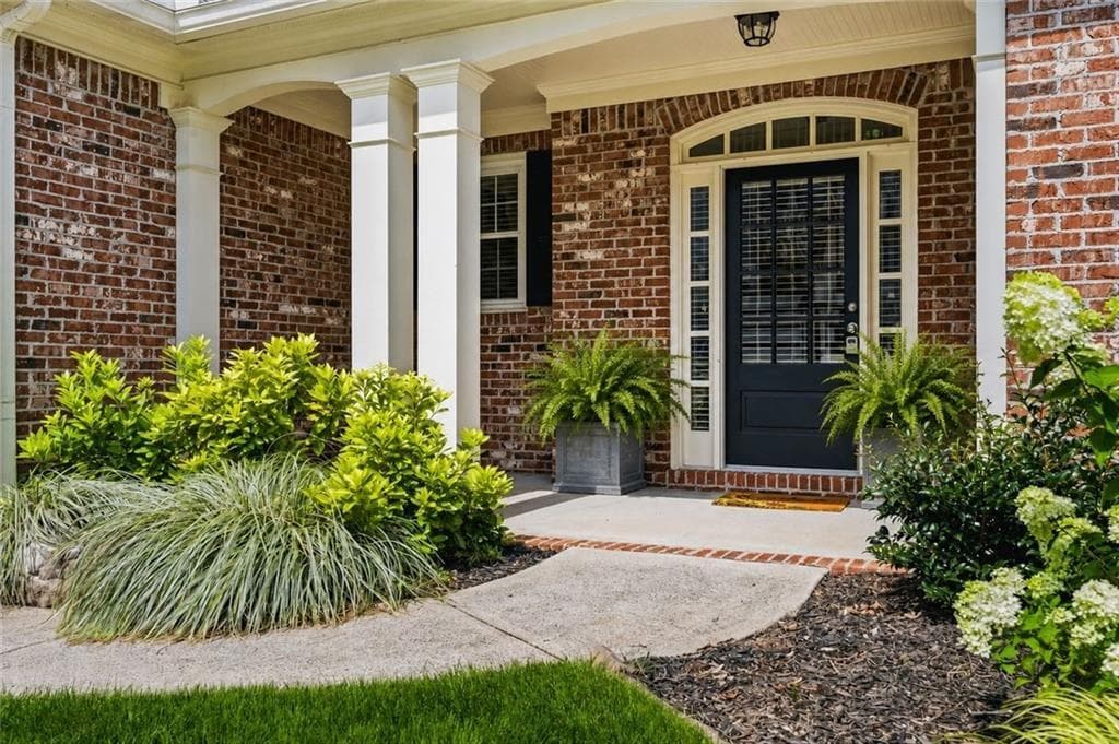 4 bedroom, 4 bathroom, 3,739 sq ft single family residence for sale at 4066 Hill House Road, Smyrna, GA 30082 — photo 2