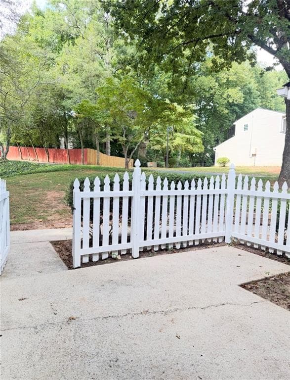 3 bedroom, 2 bathroom, 1,454 sq ft condominium for sale at 562 Trillum Court, Marietta, GA 30008 — photo 4