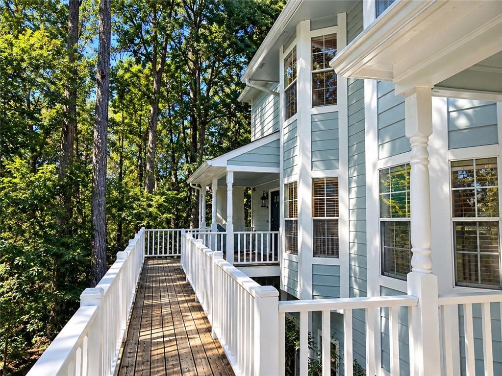 2 bedroom, 2 bathroom, 1,140 sq ft condominium for sale at 3920 Riverlook Parkway 202, Marietta, GA 30067 — photo 1 of 40