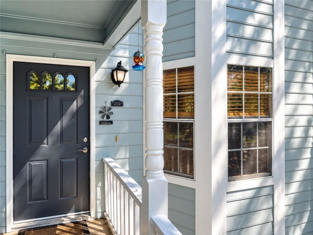 2 bedroom, 2 bathroom, 1,140 sq ft condominium for sale at 3920 Riverlook Parkway 202, Marietta, GA 30067 — photo 3