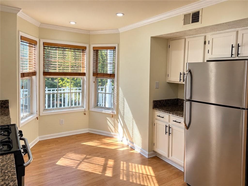 2 bedroom, 2 bathroom, 1,140 sq ft condominium for sale at 3920 Riverlook Parkway 202, Marietta, GA 30067 — photo 9