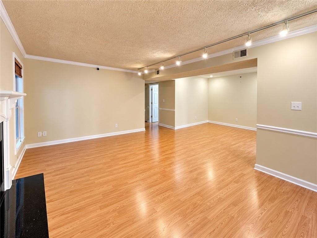 2 bedroom, 2 bathroom, 1,140 sq ft condominium for sale at 3920 Riverlook Parkway 202, Marietta, GA 30067 — photo 5