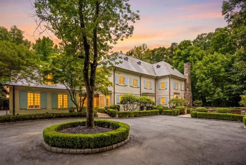 7 bedroom, 9 bathroom, 10,869 sq ft single family residence for rent at 2485 W Wesley Road, Atlanta, GA 30327 for $14,000 a month — photo 2