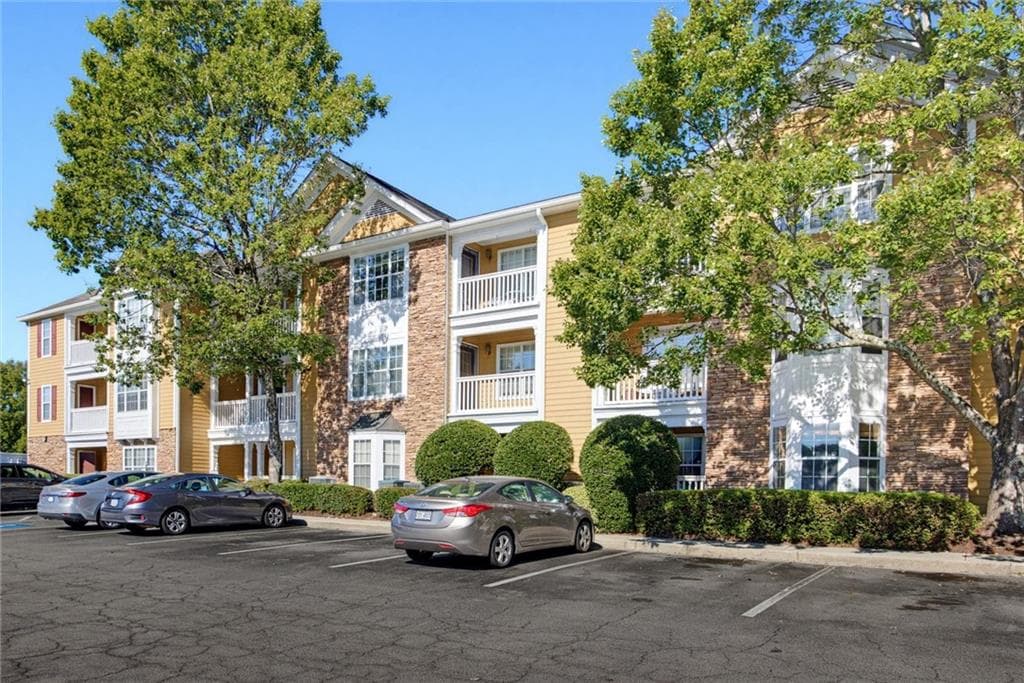 2 bedroom, 2 bathroom, 1,124 sq ft condominium for sale at 535 Bentley Place, Tucker, GA 30084 — photo 2