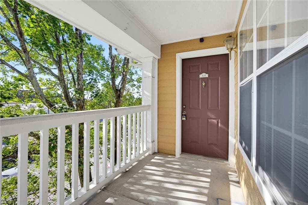 2 bedroom, 2 bathroom, 1,124 sq ft condominium for sale at 535 Bentley Place, Tucker, GA 30084 — photo 3