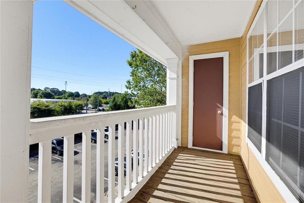 2 bedroom, 2 bathroom, 1,124 sq ft condominium for sale at 535 Bentley Place, Tucker, GA 30084 — photo 4