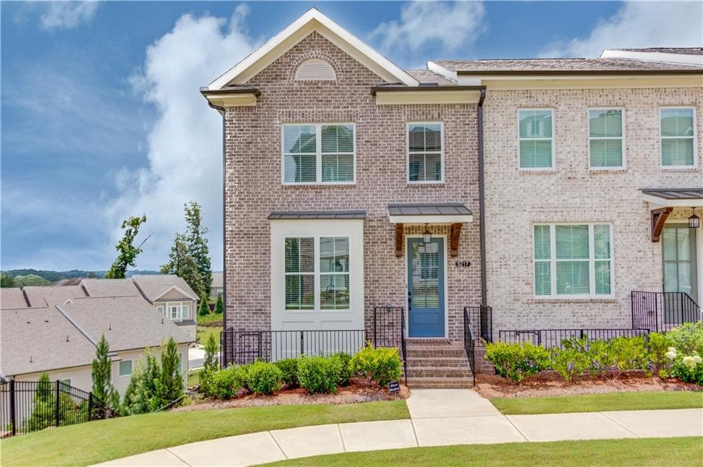 3 bedroom, 4 bathroom, 2,004 sq ft townhouse for sale at 5217 Riden Court, Buford, GA 30518